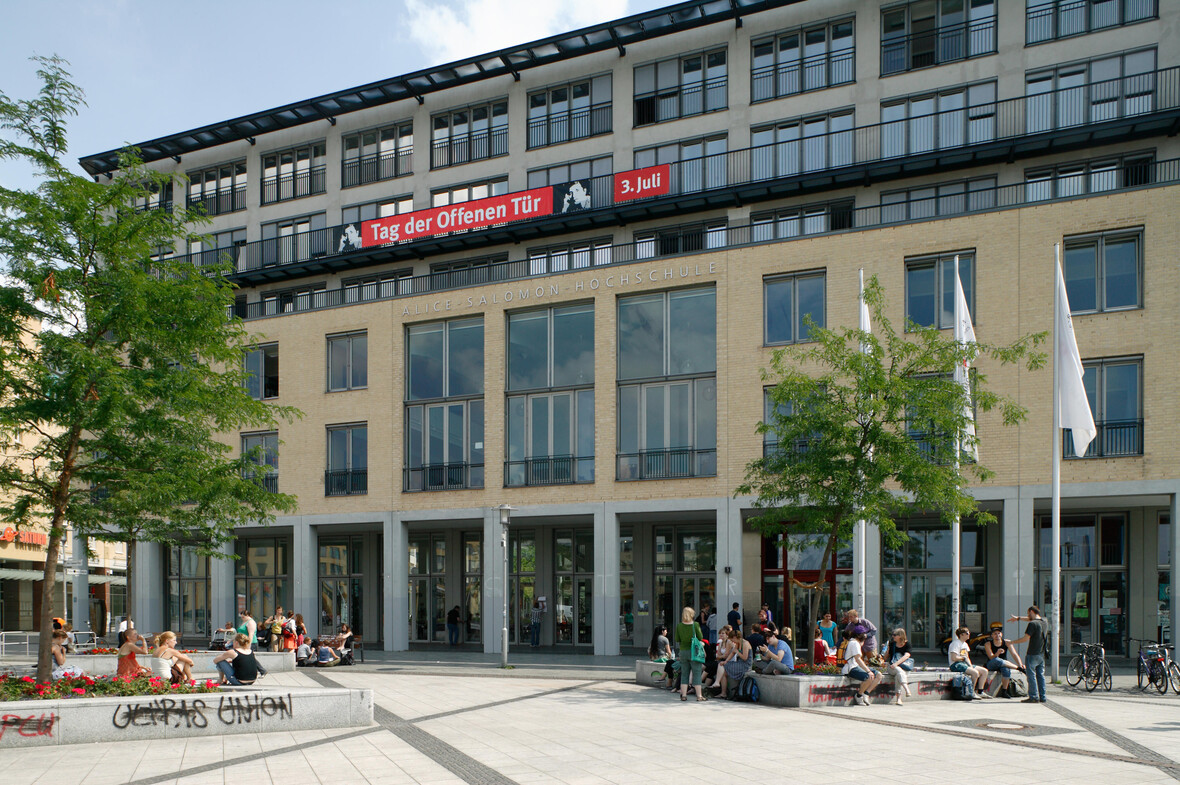 Die Alice-Salomon-Hochschule in Berlin. Die Studierenden beschäftigen sich mit Sozialer Arbeit und anderen Fächern.