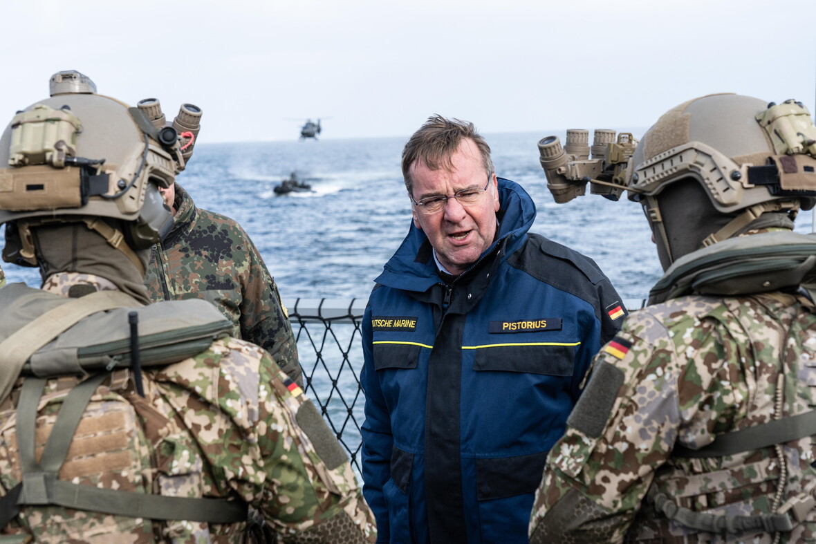 Verteidigungsminister Pistorius beim Besuch der Deutschen Marine