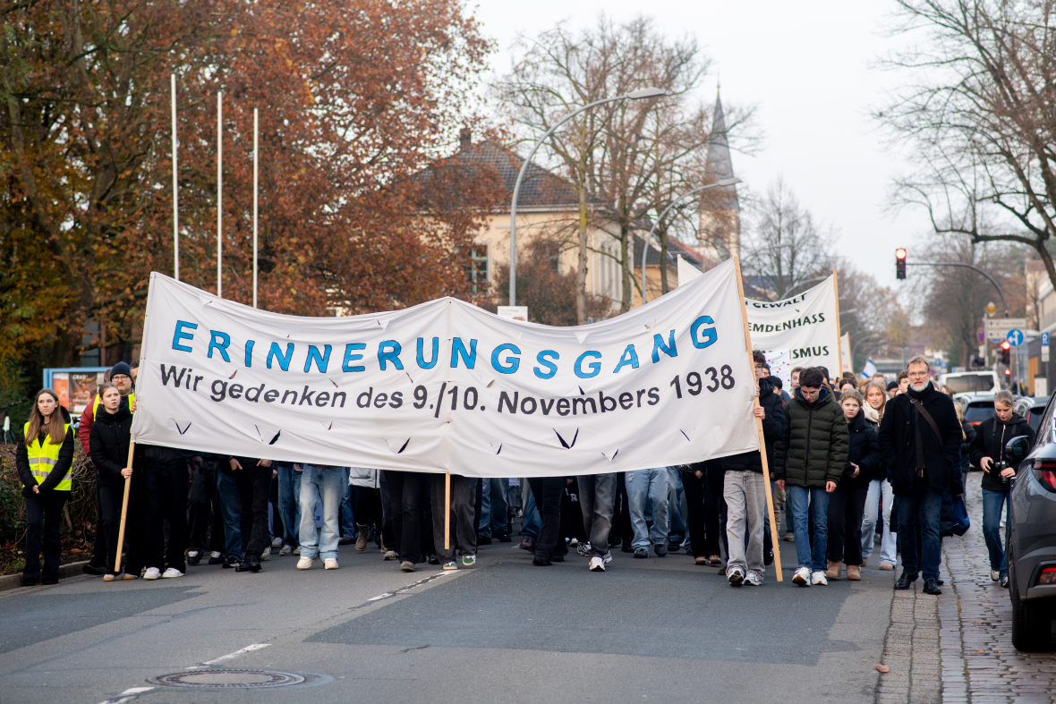 Erinnerungsmarsch zum Gedenken an Pogrome im Jahr 1938