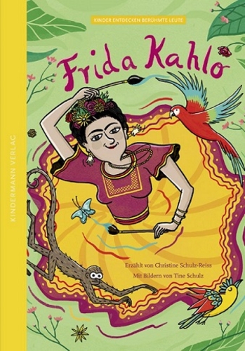 Man sieht eine Zeichnung der berühmten Künstlerin Frida Kahlo, die einen Pinsel schwingt. Um sie herum ist ein Affe, ein Papagei und viele bunte Farben.